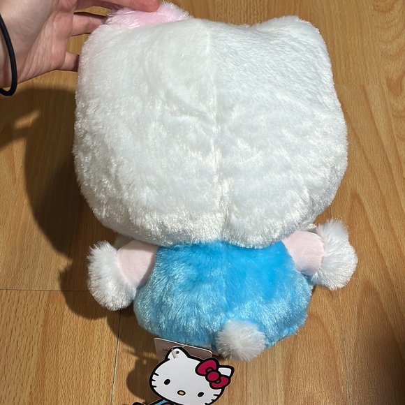 Hello Kitty Plush - Picture 2 of 5